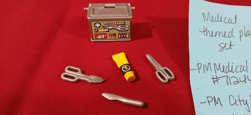 Playmobil Medical Kit Urgent Care Doctor Nurse Vet Clinic Hospital Clinic